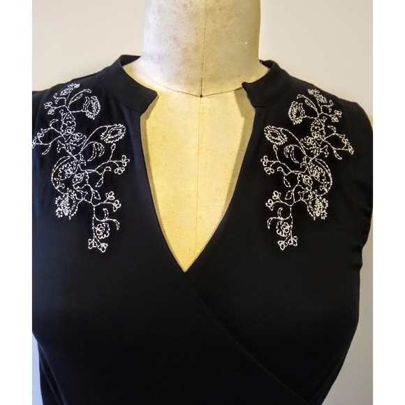 Kenneth Cole Wrap Tank Top  Black Embroidered Design Women's Size Medium - Picture 2 of 7